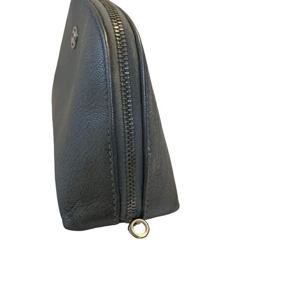 Gucci leather silver pouch - Picture 10 of 16